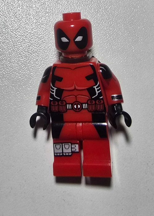 Продам лего фигурку дэдпула