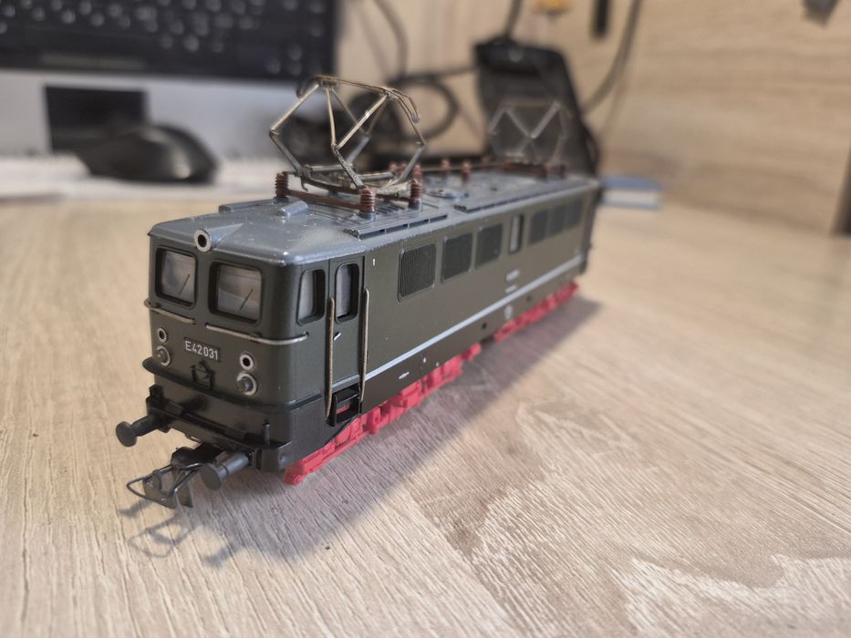 Модель piko электровоз e 42