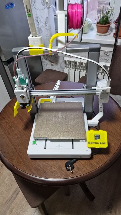 Продам 3d принтер Bambu Lab A1 EU версия ,без AMS