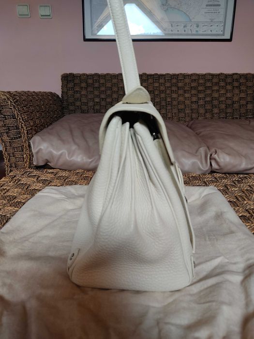 Продавам нова оригинална чанта "TRUSSARDI".