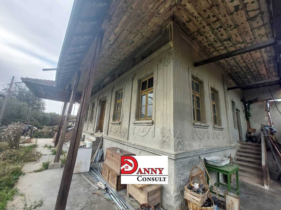 Частично реновирана къща с двор в с. Миндя