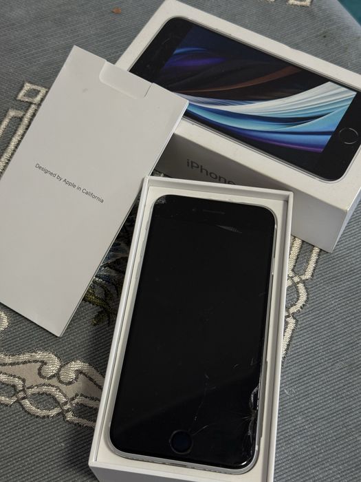 Продаю iPhone SE2020