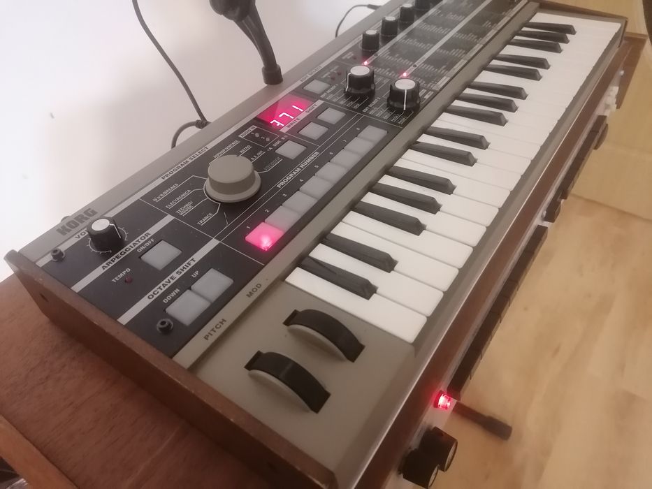Korg MIcroKorg Vocoder pian sintetizator orga
