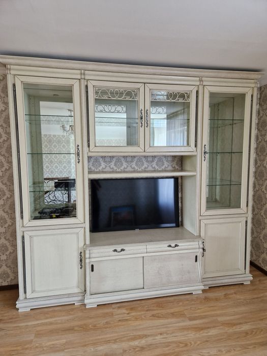 Продам горку для гостиной