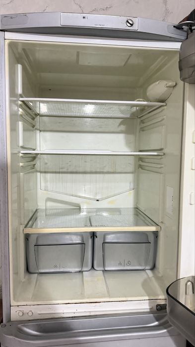 Ariston холодильник