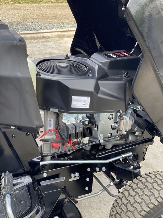 Tractor/tractoras gazon MTD Black Edition 22 de cai ! 2 pistoane V2 ! Editie speciala 60 de ani !