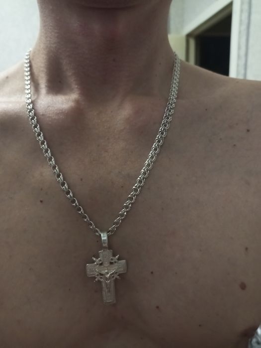 Продам крест, цепь 925 пробы серебро.
