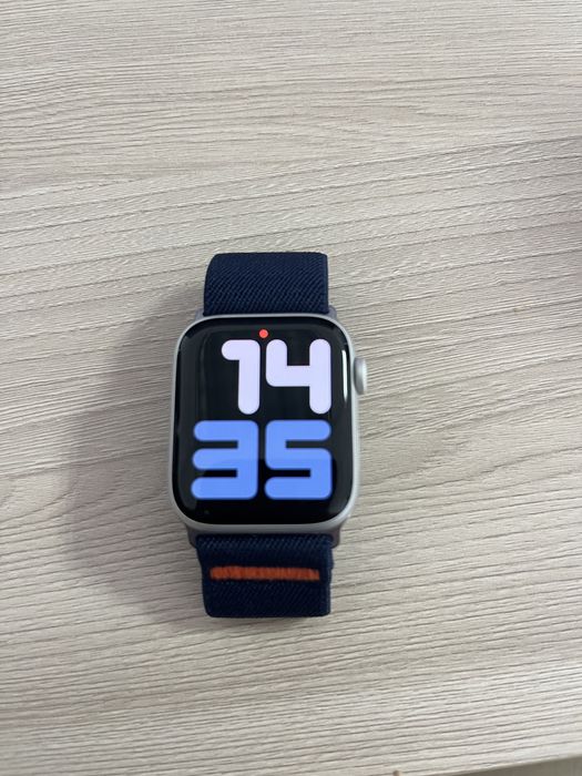 Продается Apple watch SE