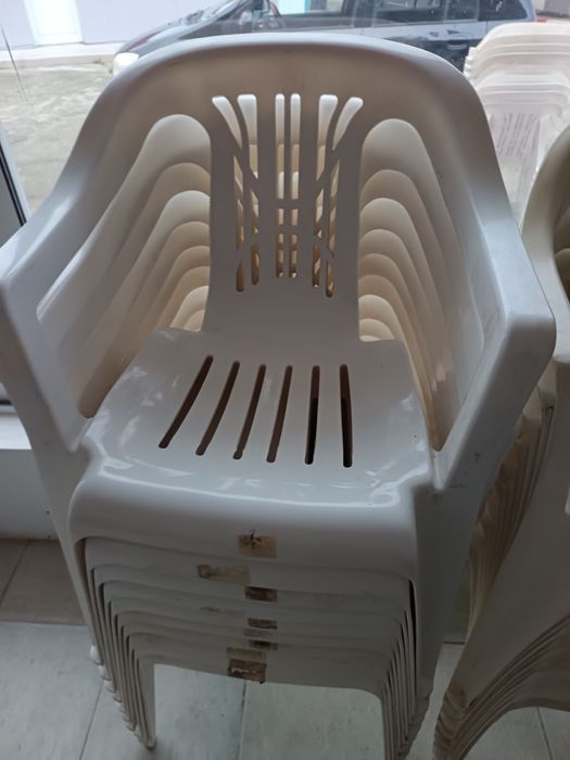 Пластмасови столове