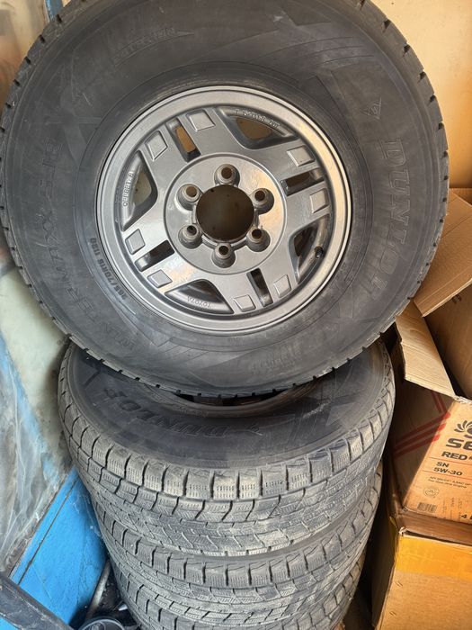 Продам зимние шины с дисками 31’ 265/70/R15