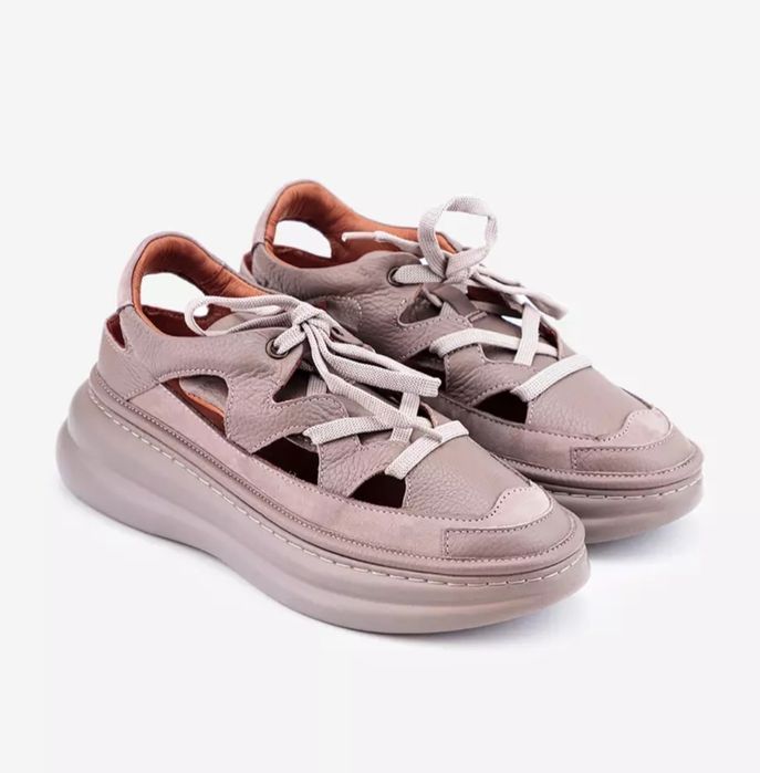 Pantofi decupați din piele