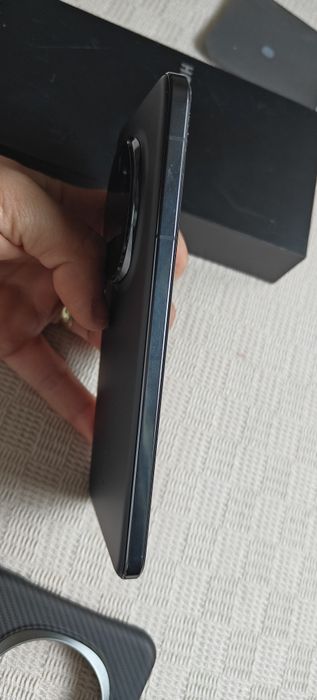 Vând HONOR Magic7 Pro 512GB / 12GB RAM, varianta Black. Încă în garanție la Altex