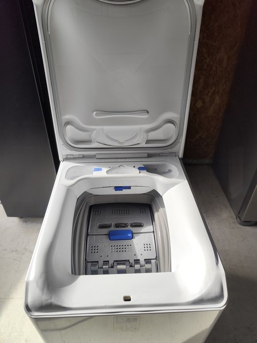 Masina de spalat Electrolux cu incarcare verticala de 6 kg