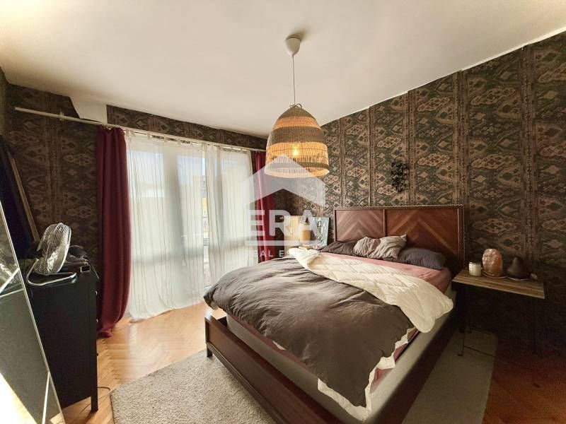 Дава се под наем Тристаен апартамент в София, Център - 80 кв.м за 1200 € - Снимка #4