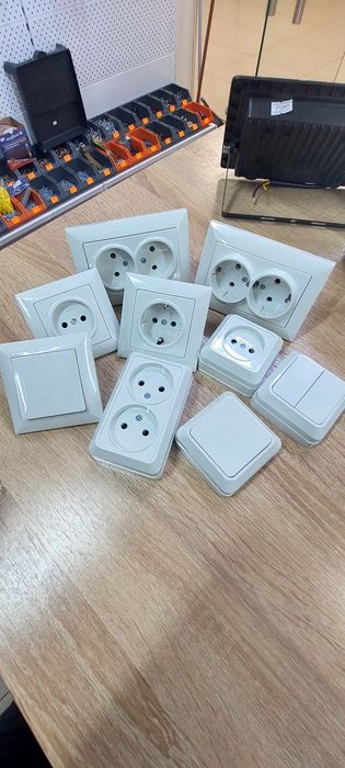 Розетки выключатели вилки