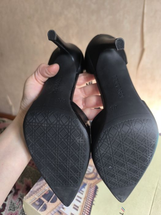 Продам туфли на шпильке