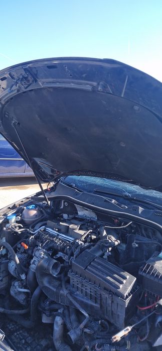 Vând capota passat b6