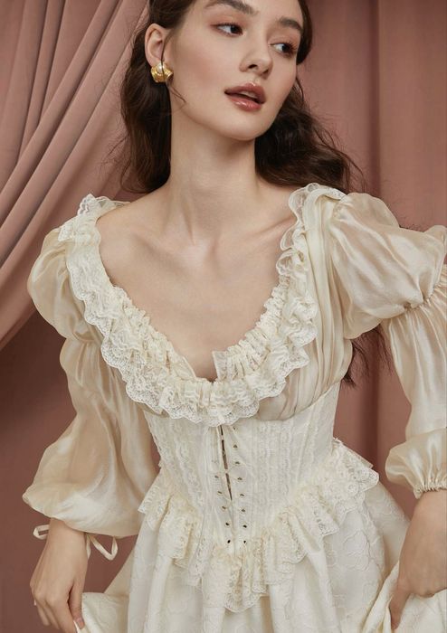 Новое Корсетное платье с рюшами