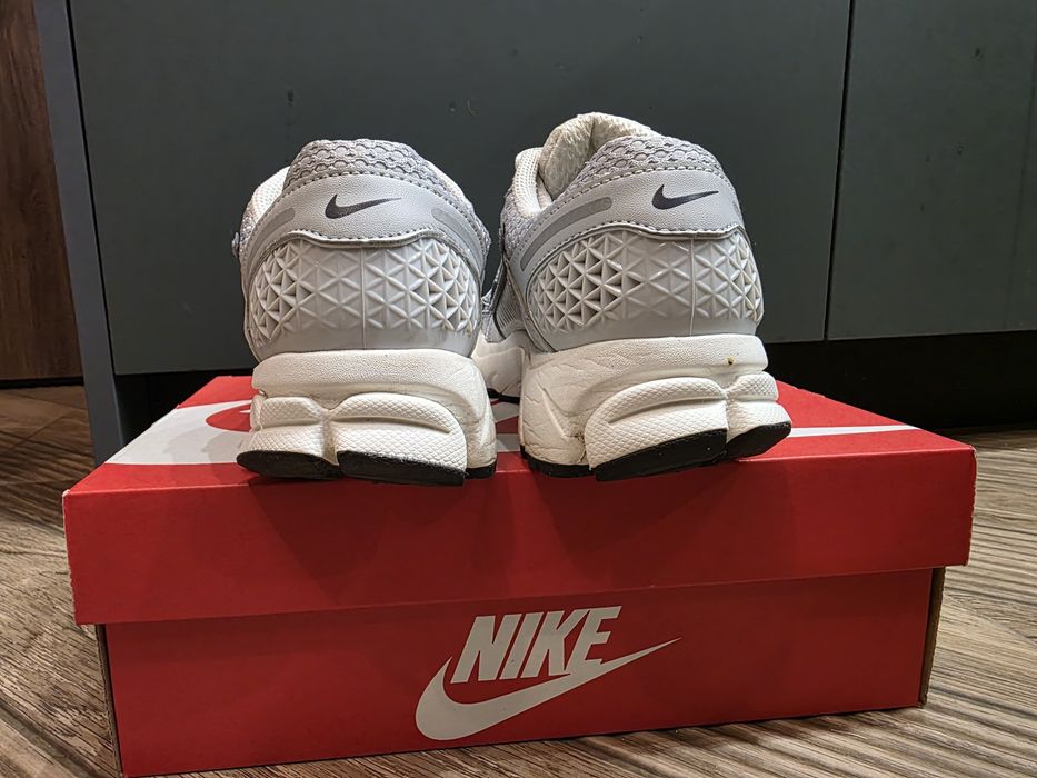 Дамски маратонки NIKE VOMERO 6