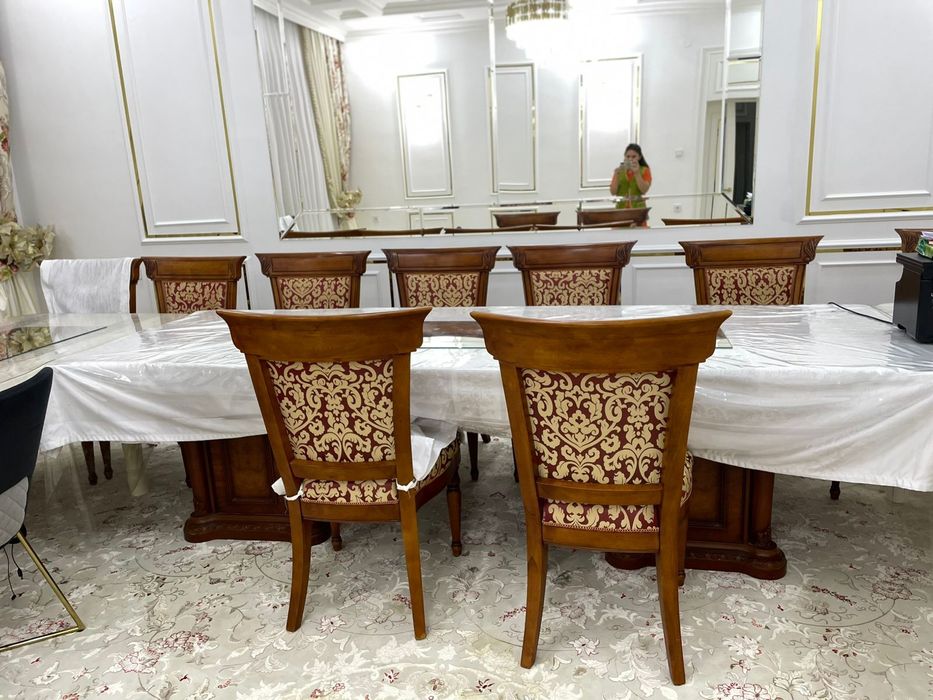 Стол и стул  мебели