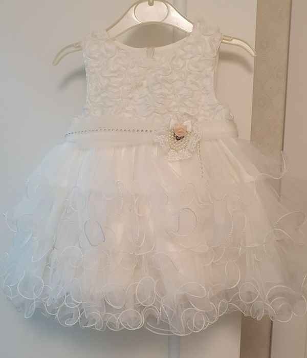 Продам нарядные платья