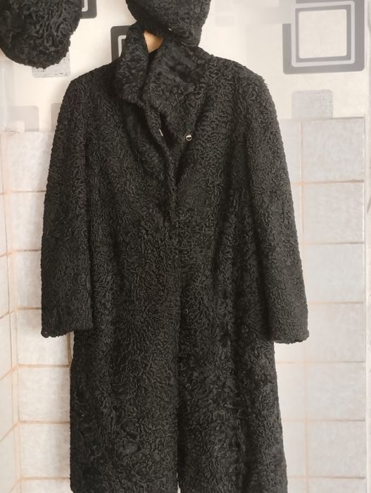 Продам шубу каракулевую