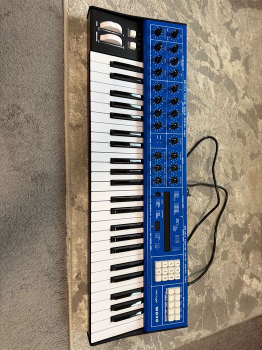 Vând Behringer Wave Sintetizator Synth