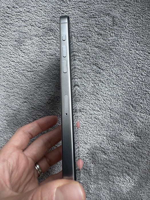 Iphone 15 pro Max за части, дисплея НЕ работи