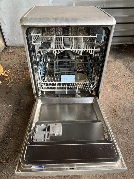 Продам посудомоечную машину