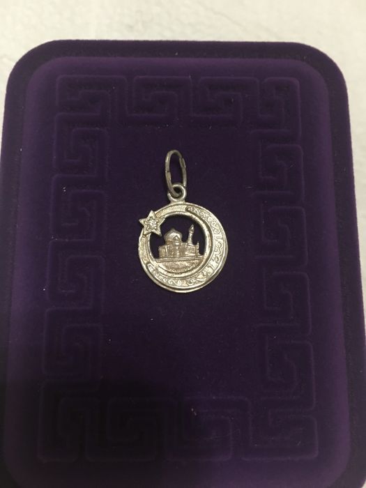 Кулоны и камни настоящие