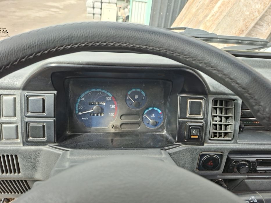 Машина 2021 йил мотор очилмаган онг тараф ешигида краскаси бор