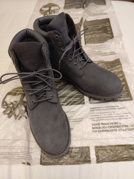 Продам демисезонные ботинки тимберленд.