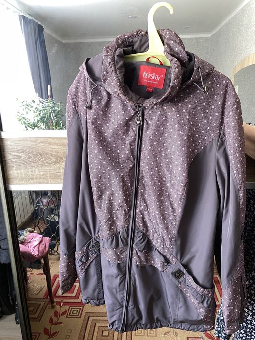 Продам женскую куртку.