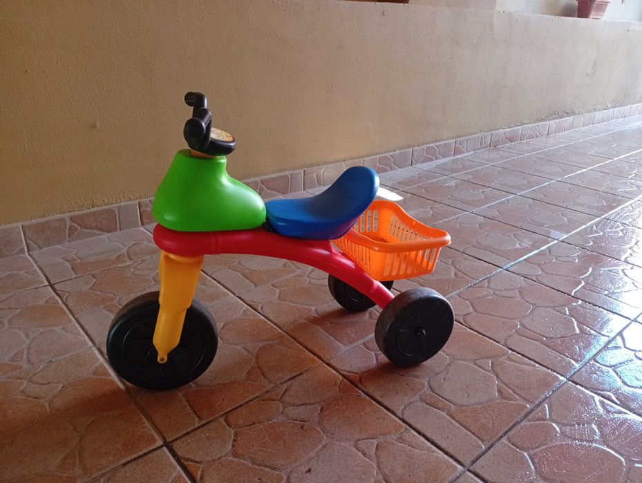 Vând bicicleta copii fara pedale