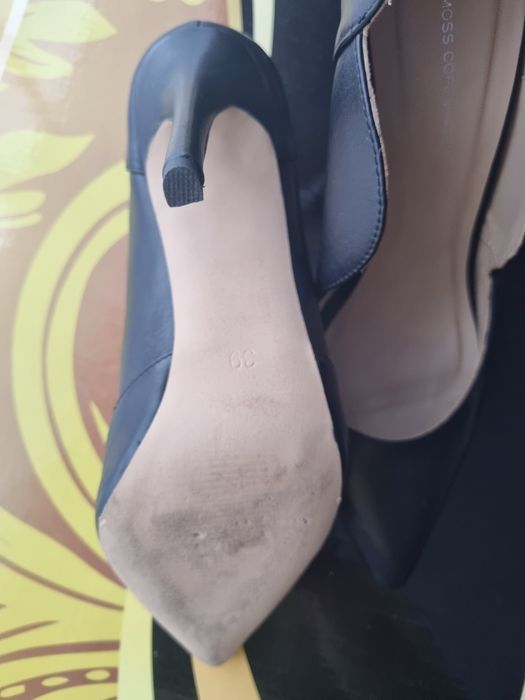 Pantofi de piele stiletto