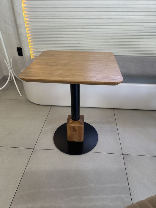 Столы продаются кофейные ресторанные