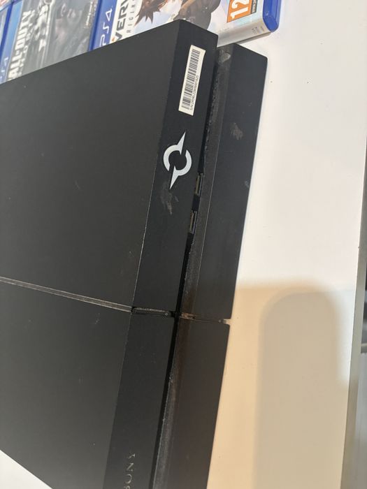 Vand Play station 4 doua console plus jocuri