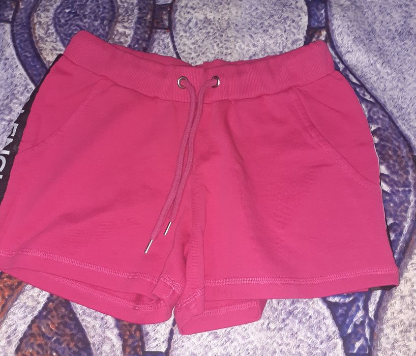 Дамски тениски и къс панталон