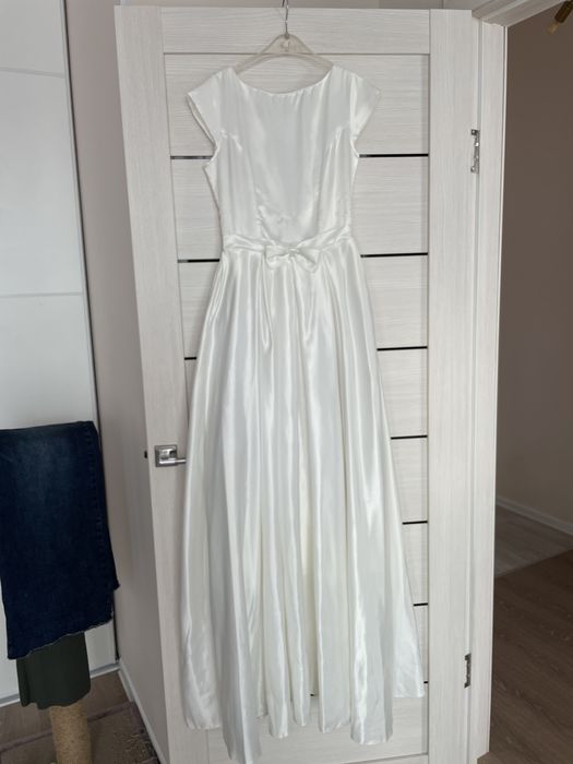 Продам белое платье