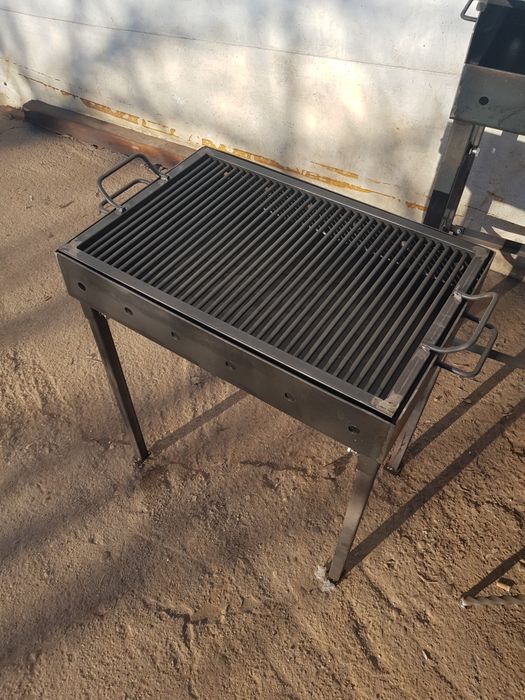 Gratar gradina picnic 60x40x10x3 cu bare rotative