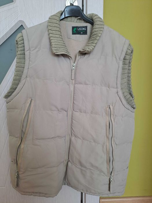 Топъл зимен елек с двойни джобове и ципове