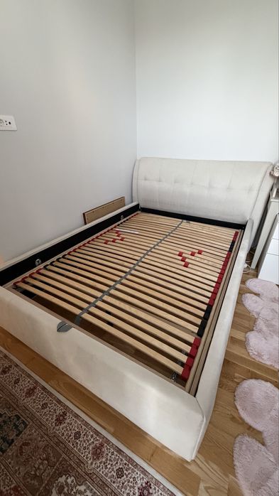 Pat tapițat 140x200 cm + somieră rabatabilă (în stare foarte bună) XXLUTZ