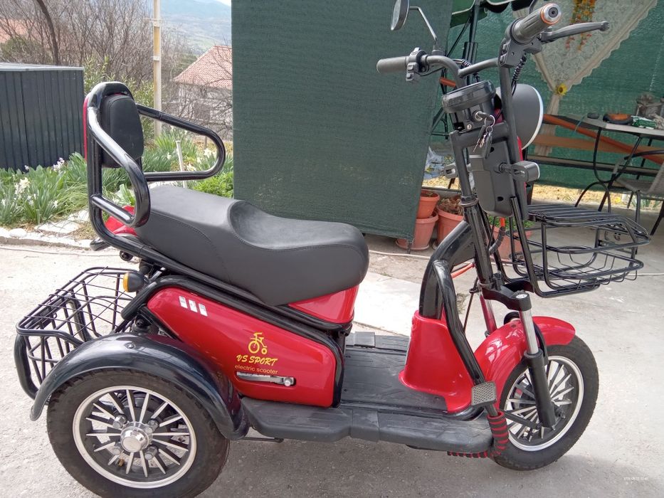 Продавам триколка VS 120 на 26 километра.
Батерия 48 v, 800 вата( реал