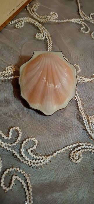 Старинные шкатулки из серебра и оргстекло