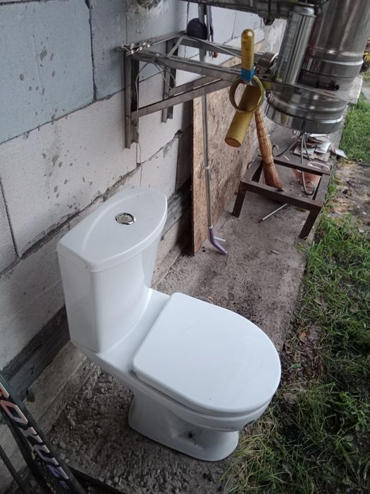 Унитаз  б/у белый
