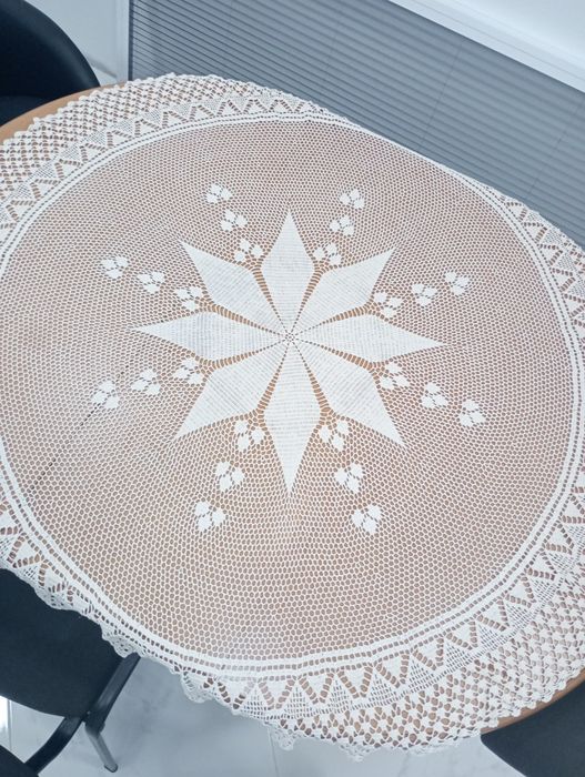 Покривка на една кука за голяма обла маса