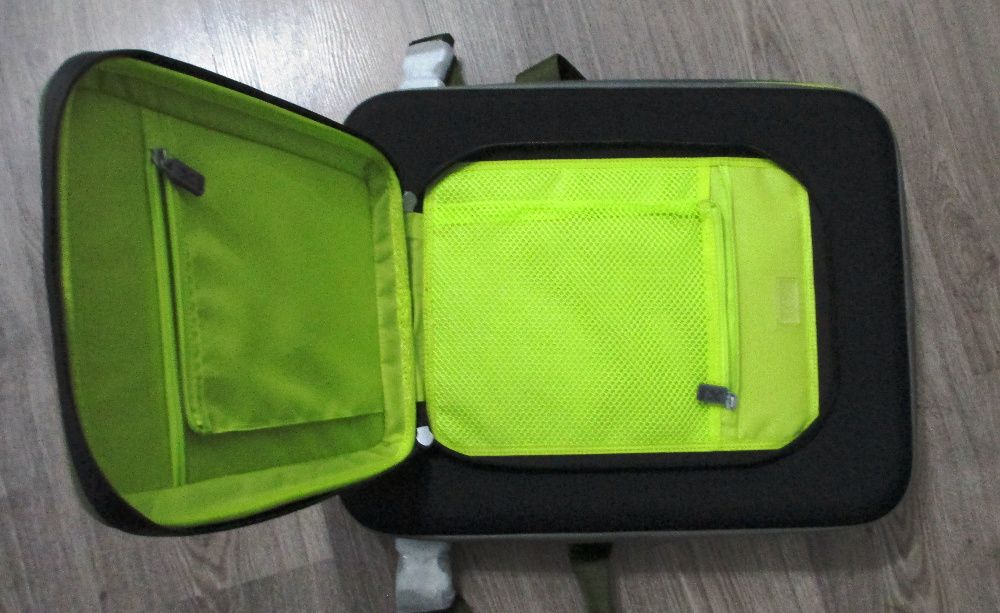 geantă (rucsac) laptop de designer, Barcelona Walden, nouă, sigilată