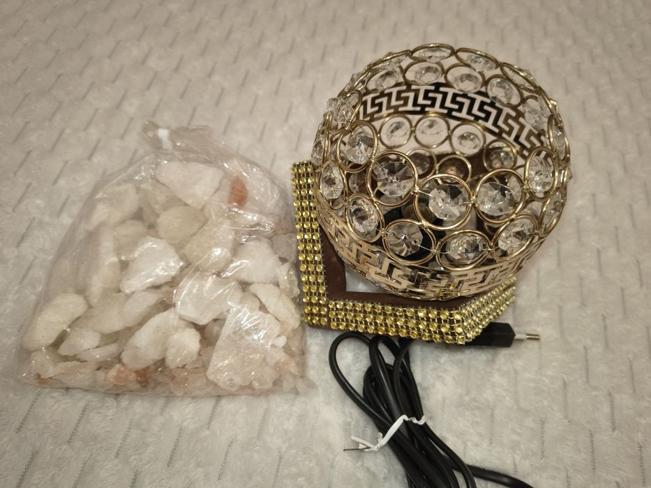 Обла декоративна лампа с камъни