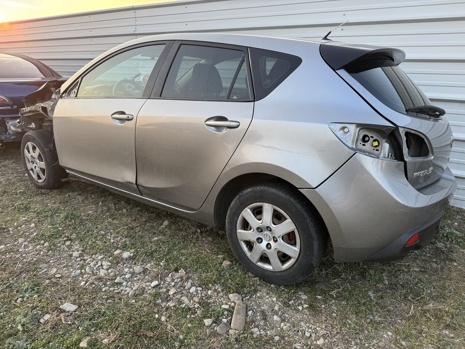 Usa stanga fata  usor defect Mazda 3 BL 2009-2013