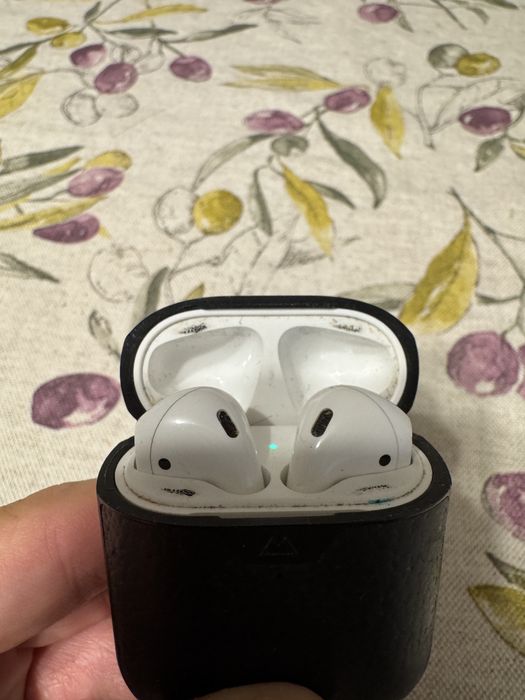 Продавам AirPods 2 (2020) година